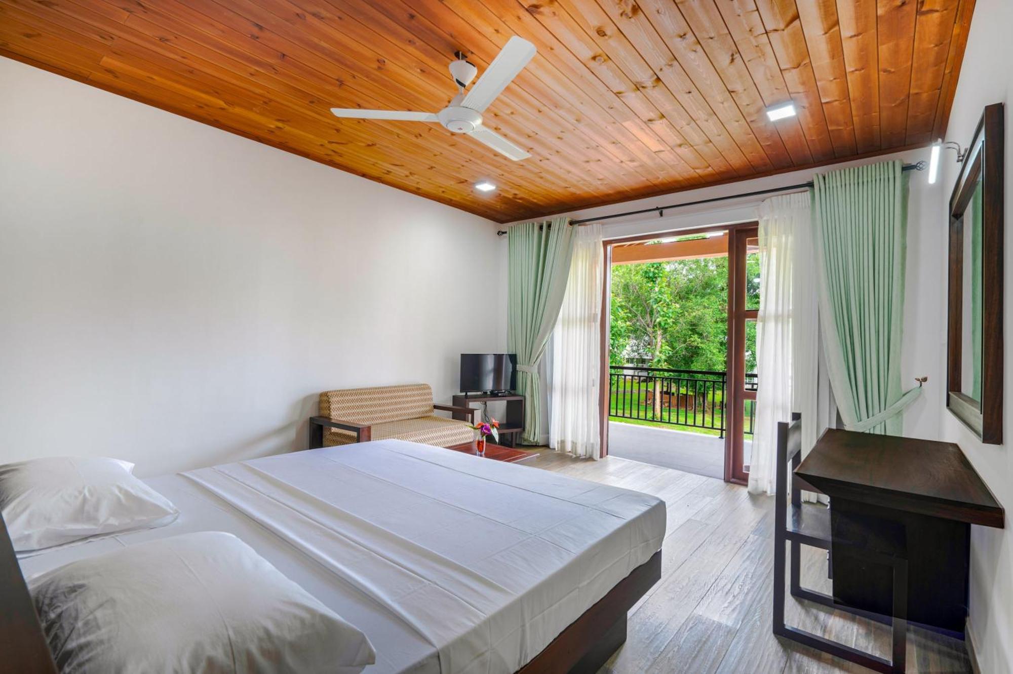Lavendish Wild Safari Hotel 4*